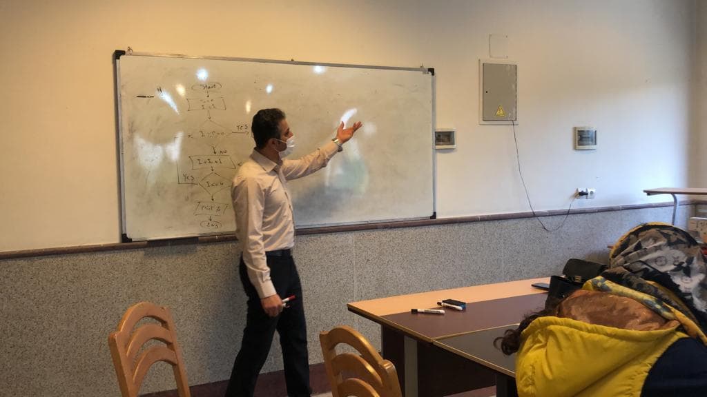 کلاس حضوری کامپیوتر استاد مقصودلو